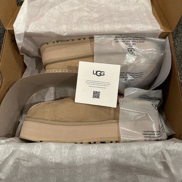UGG Women’s Tazz Platform Slippers - Picture 4 of 5